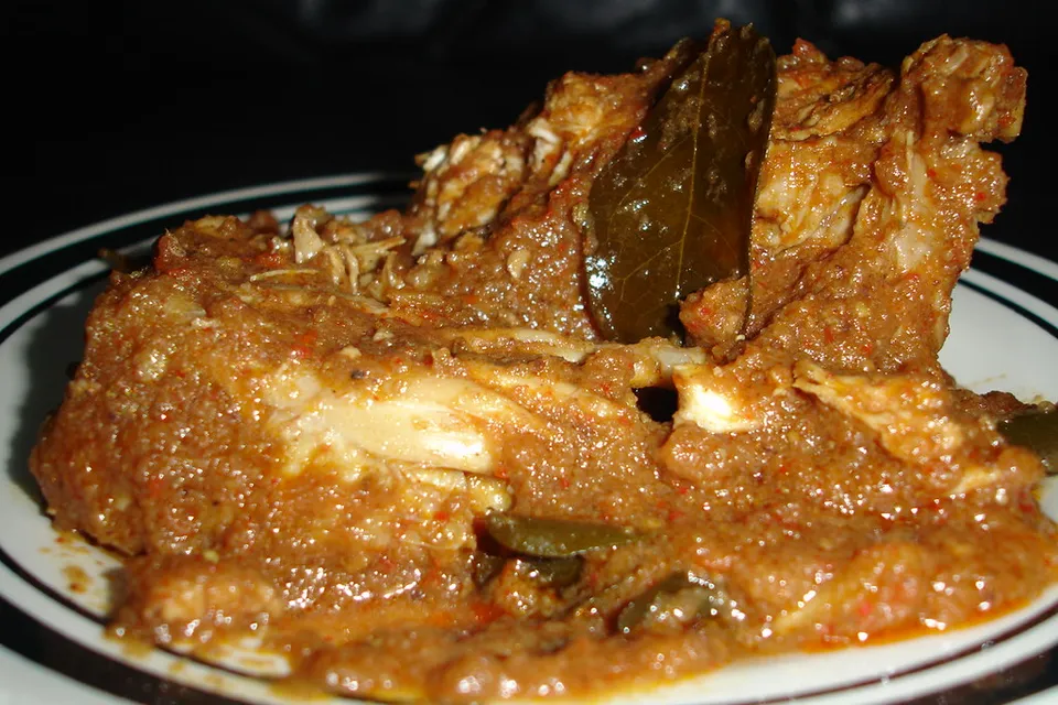 Fennel flavoured chicken curry